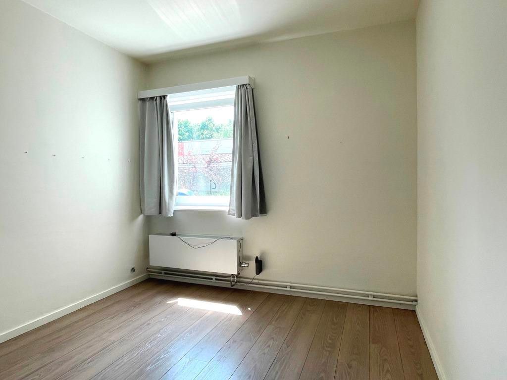 Seventies bungalow, rustig gelegen in het mooie Latem. foto 9