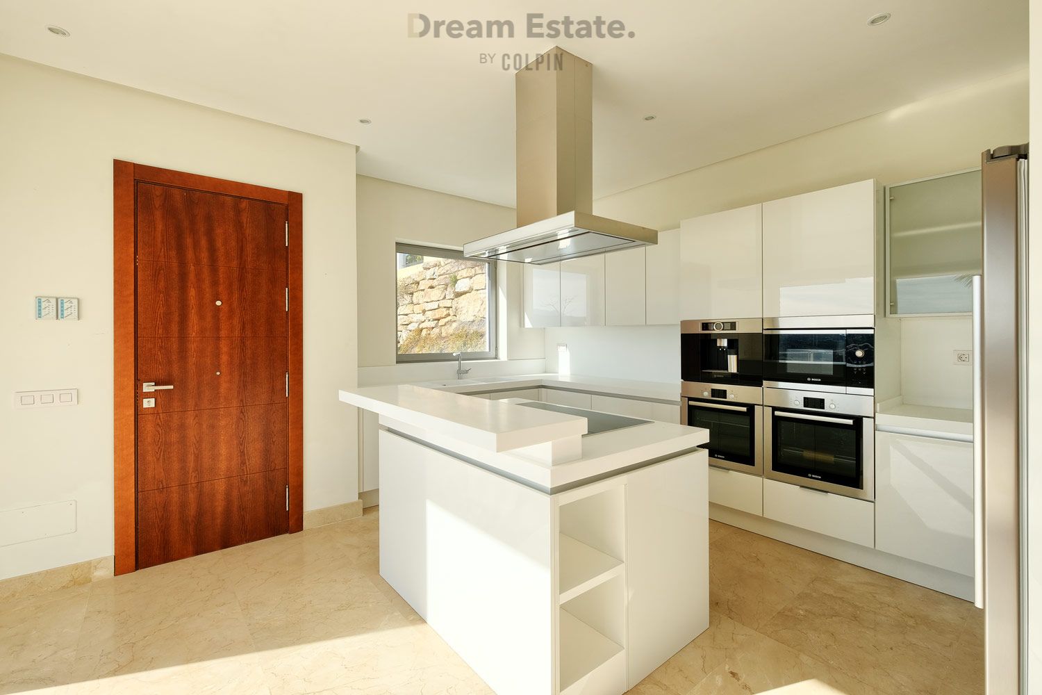 Nieuwe moderne villa met uitzicht op zee en bergen. foto 14