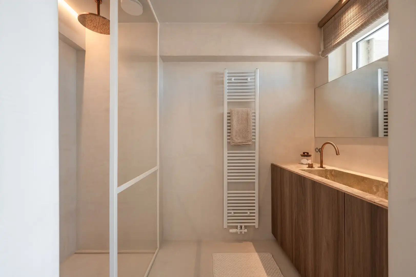 Luxueus gerenoveerd hoekappartement met terrassen en frontaal zeezicht foto 15