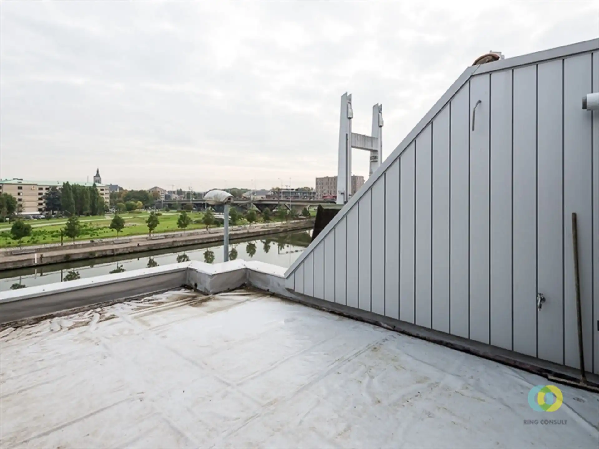 Woning met commercieel gelijkvloers en een goed rendement foto 12