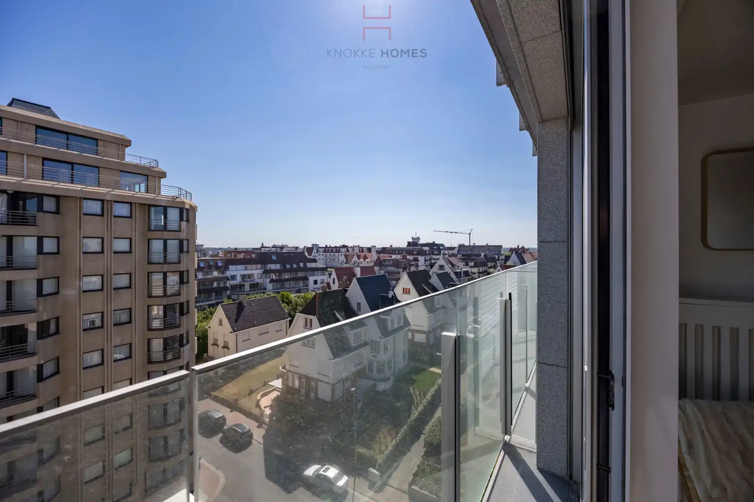 Instapklare studio met zijdelings zeezicht in Duinbergen foto 4