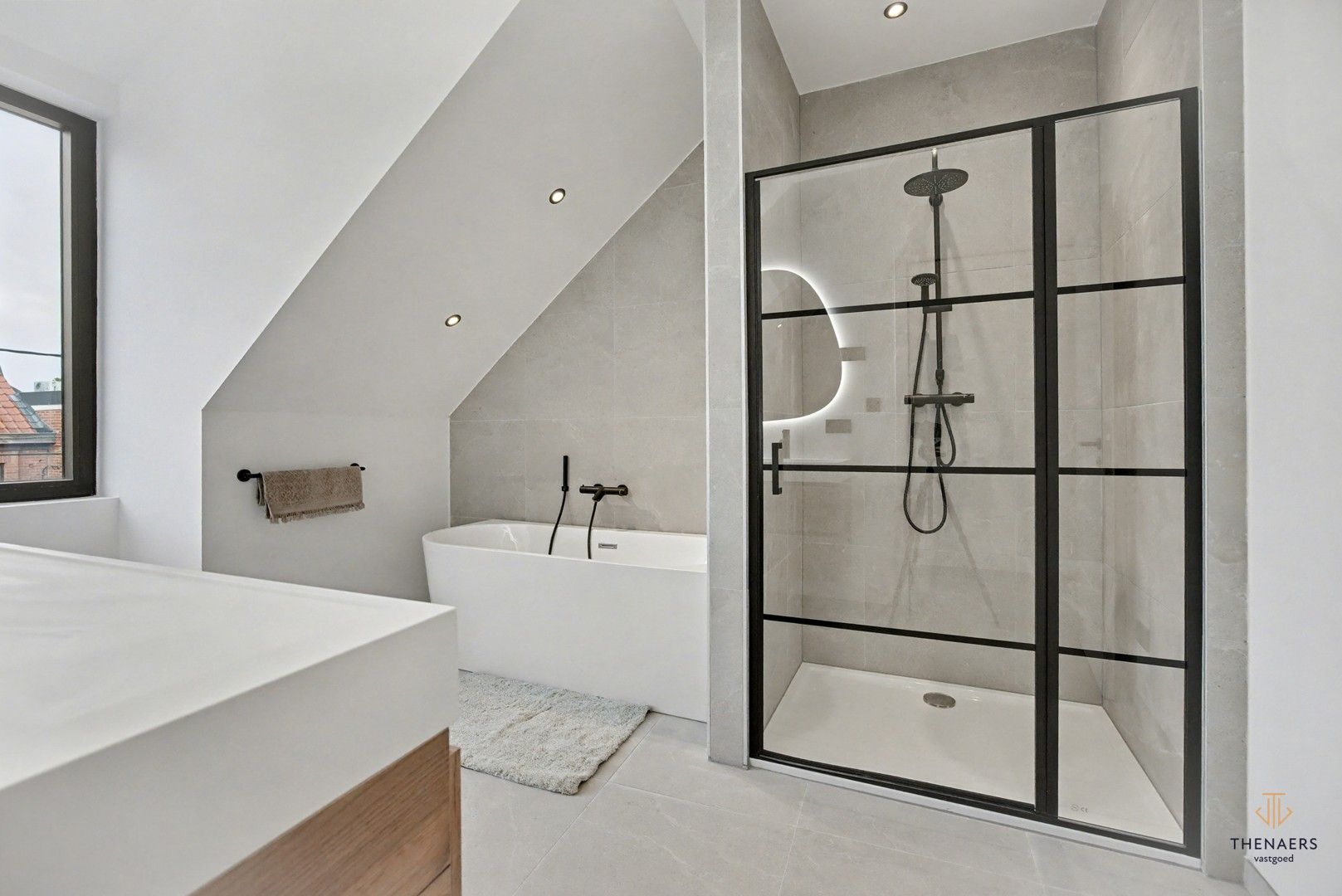 Nieuwbouwwoning met 3 slaapkamers en luxueuze afwerking. foto 23