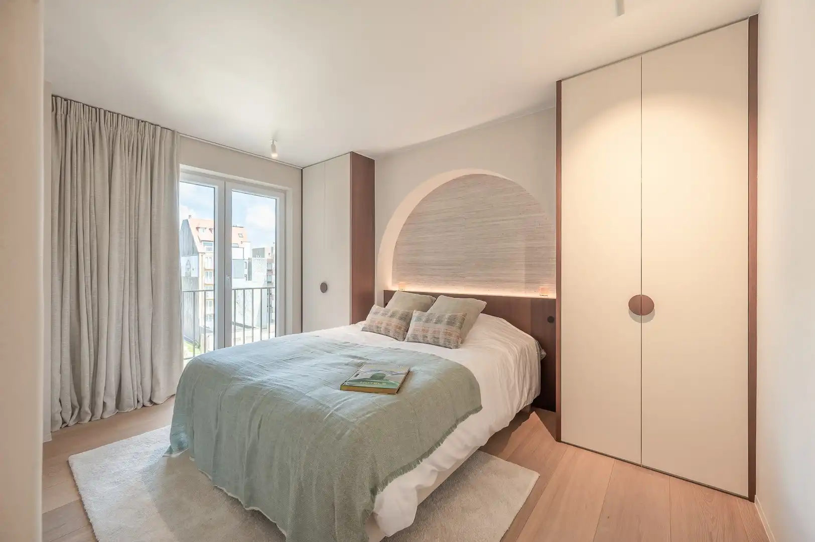 Fantastisch appartement met adembenemend zeezicht ideaal gelegen op de zeedijk in het Zoute. foto 11