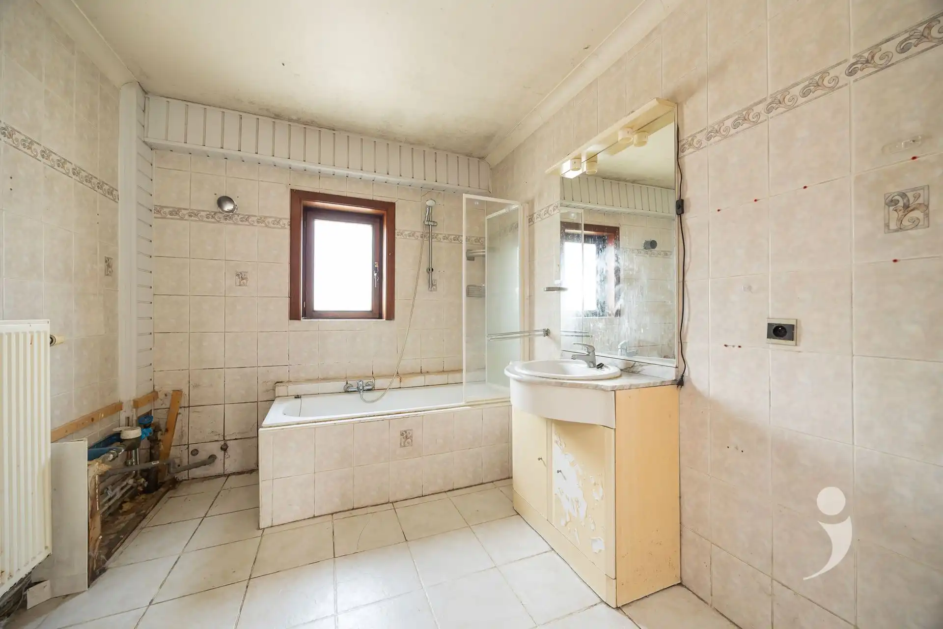 Te renoveren woning met veel potentiëel foto 7