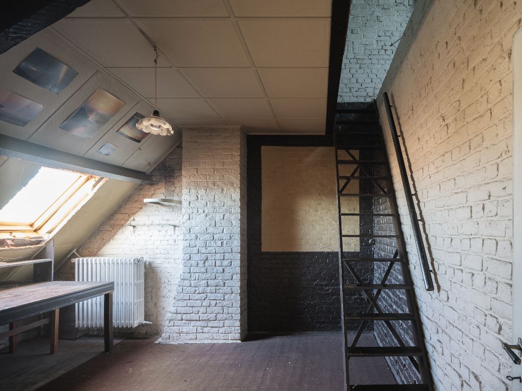 Interbellum herenwoning met ruime tuin en groot potentieel foto 10