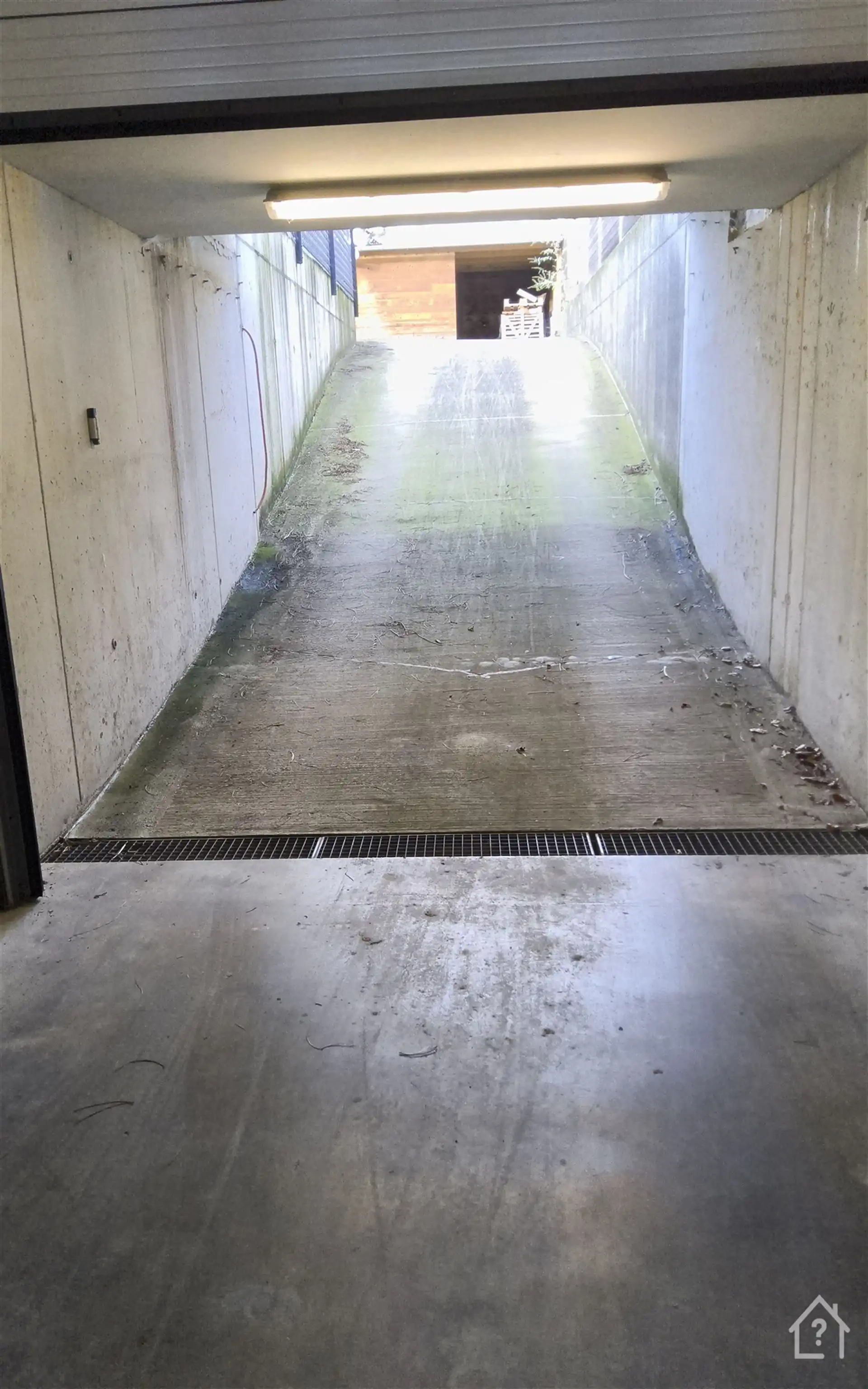 ruime ondergrondse autostaanplaats met aansluitende berging foto 5