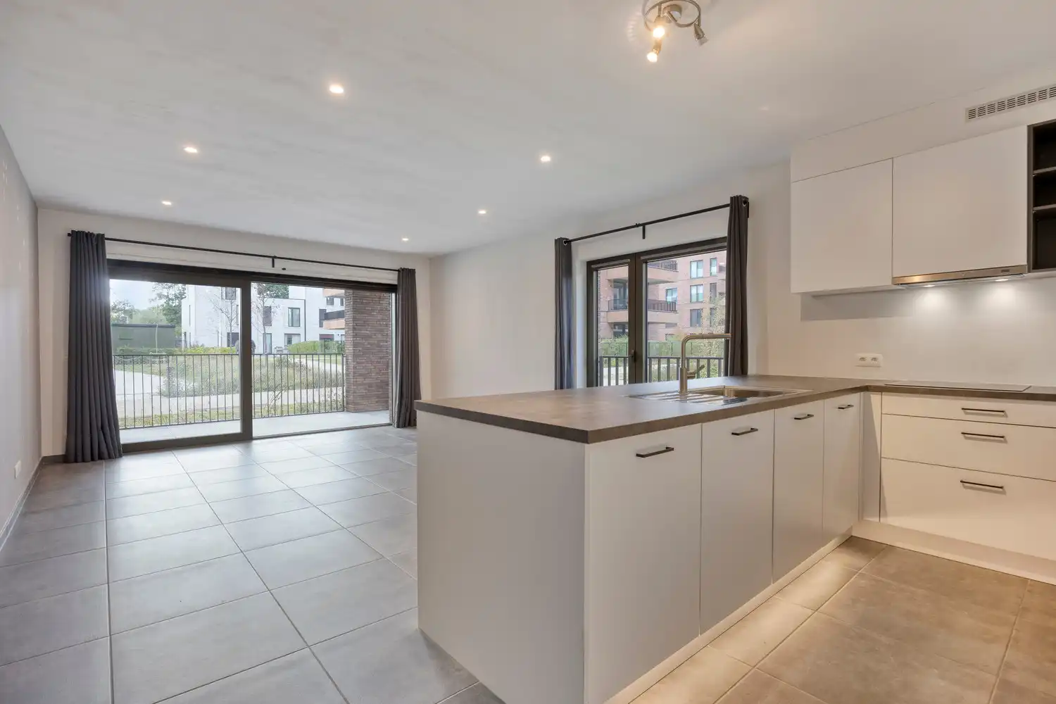 ENERGIEZUINIG (E-PEIL 15) GELIJKVLOERS APPARTEMENT MET TERRAS TE DIEST! foto 4