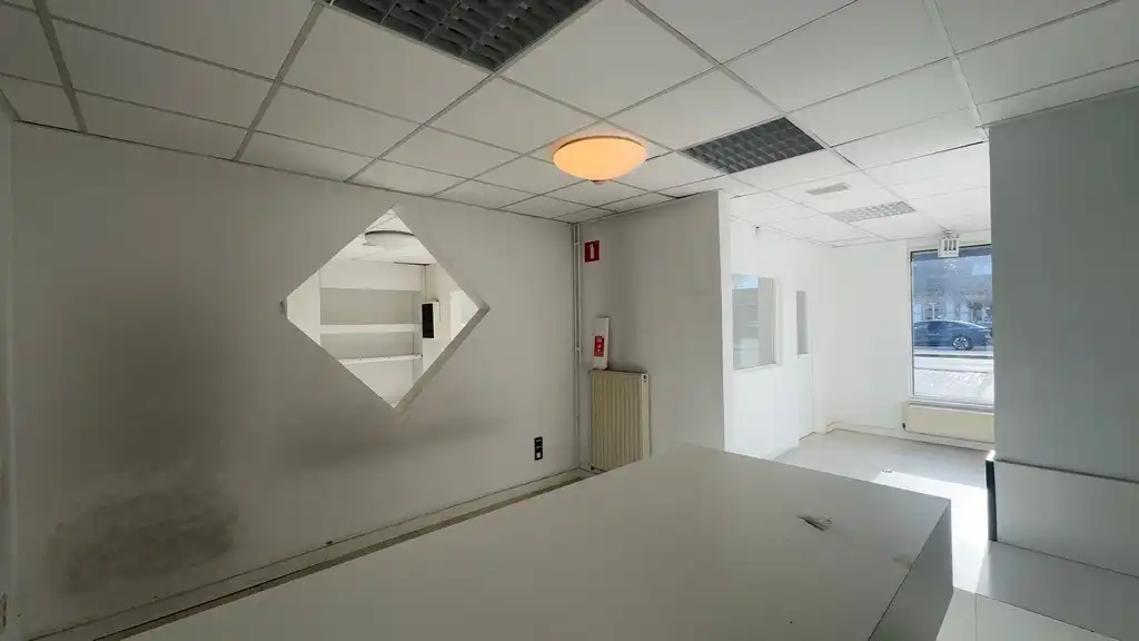 Commercieel gelegen handelspand te koop in Deinze (Astene) foto 10