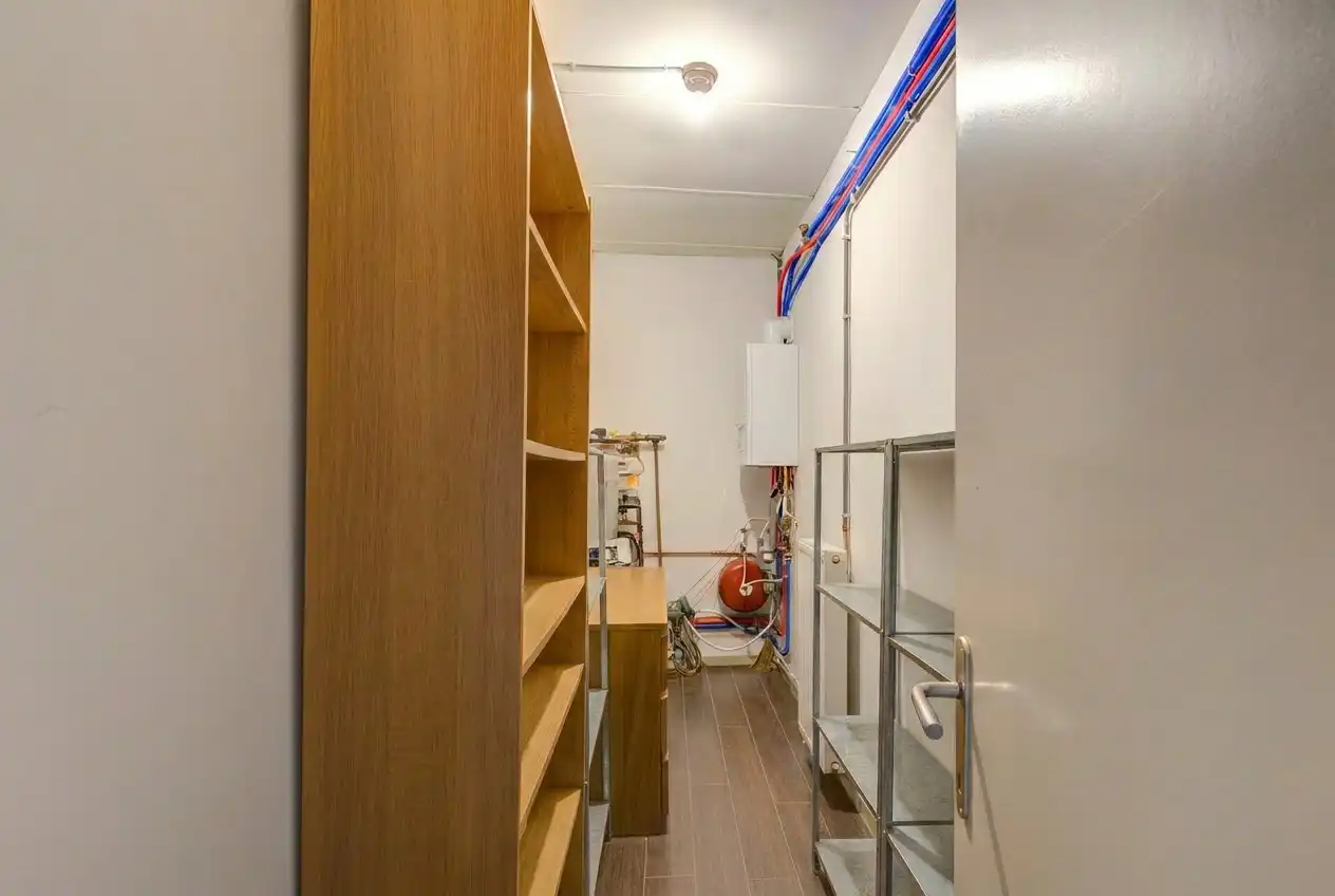 RUIME GEZINSWONING MET 2 SLAAPKAMERS EN VEEL BERGRUIMTE NABIJ HET CENTRUM TE BILZEN foto 10