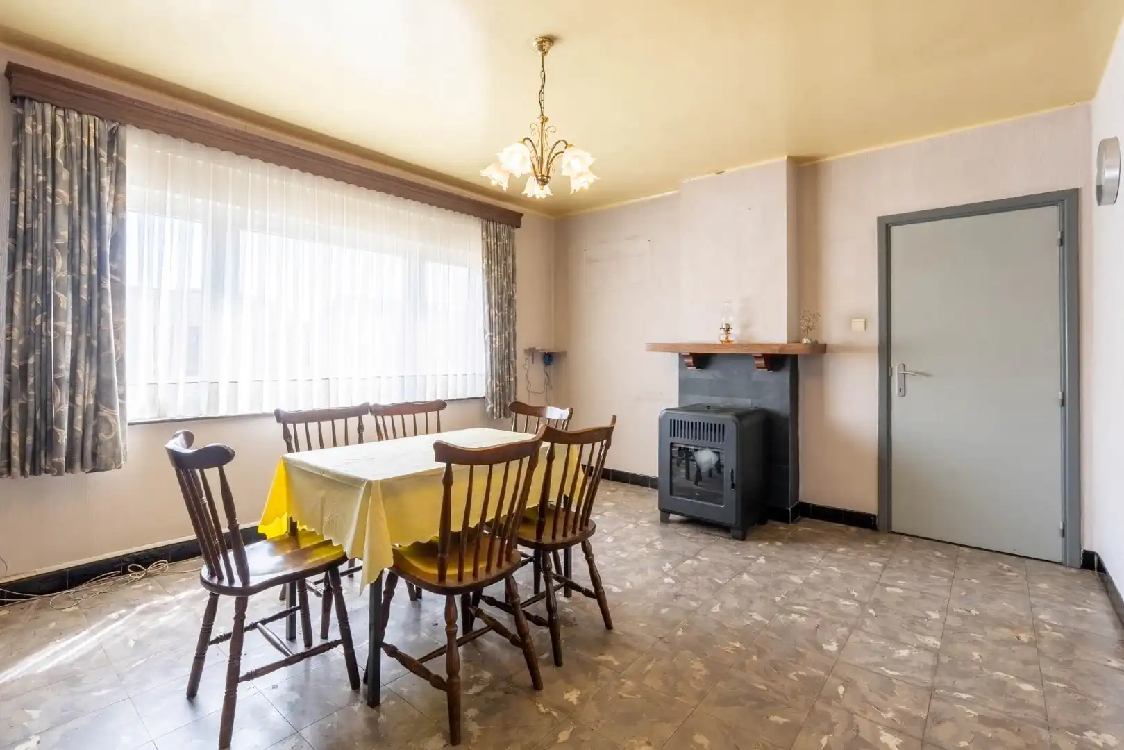 Charmante, te renoveren woning op een perceel van 9a14ca met ruime garage in achtertuin!  foto 10