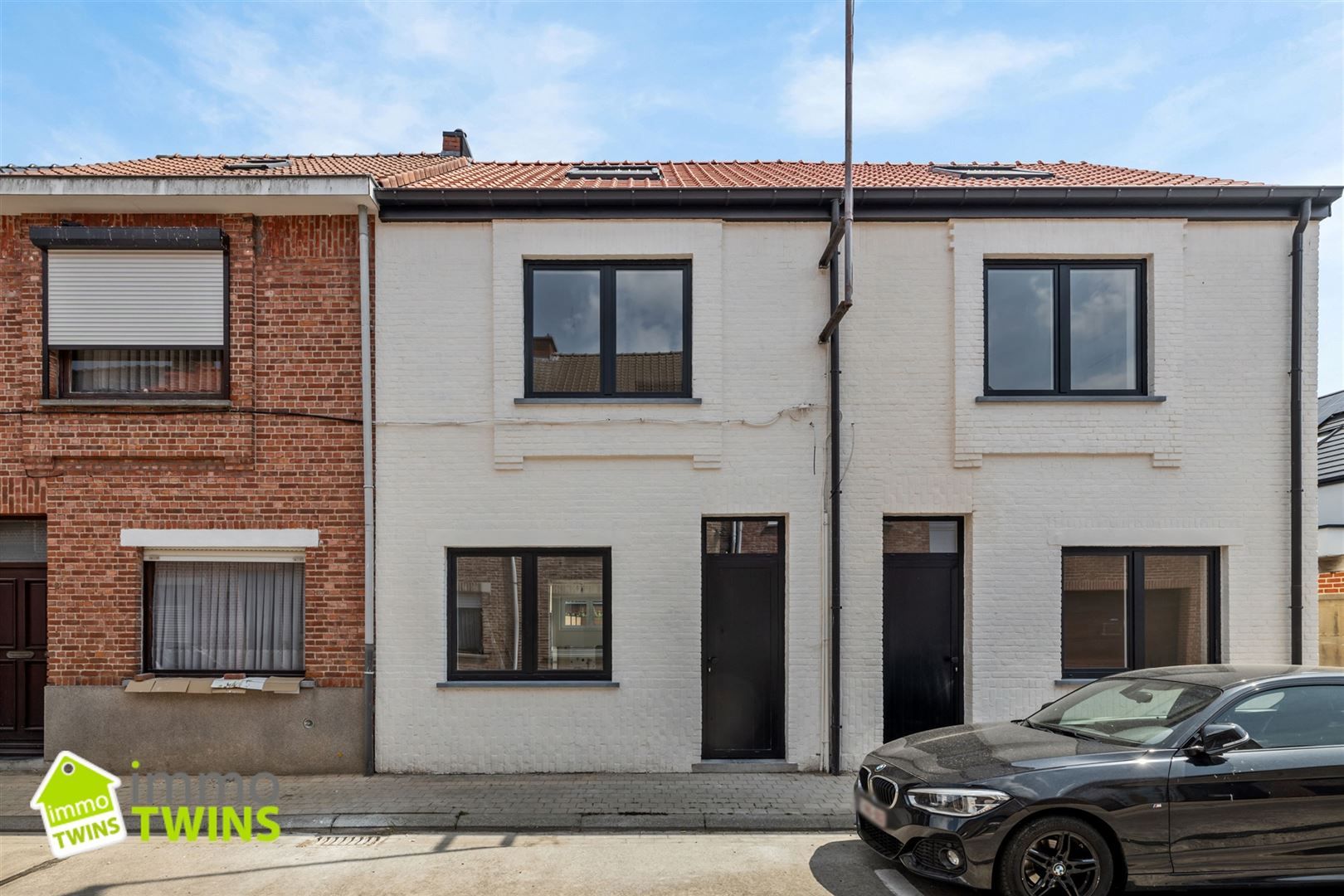 Volledig gerenoveerde woning in het hart van Kemzeke foto {{pictureIndex}}
