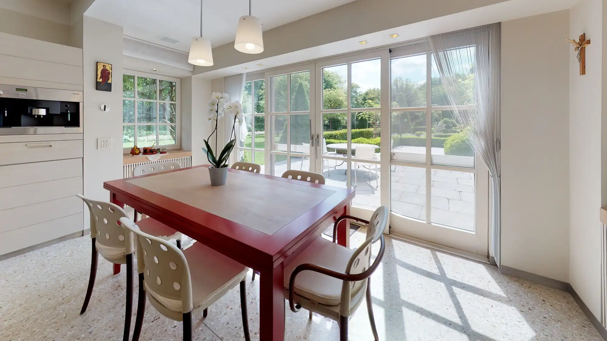 Ruim villa-landhuis met zwembad en poolhouse foto 22