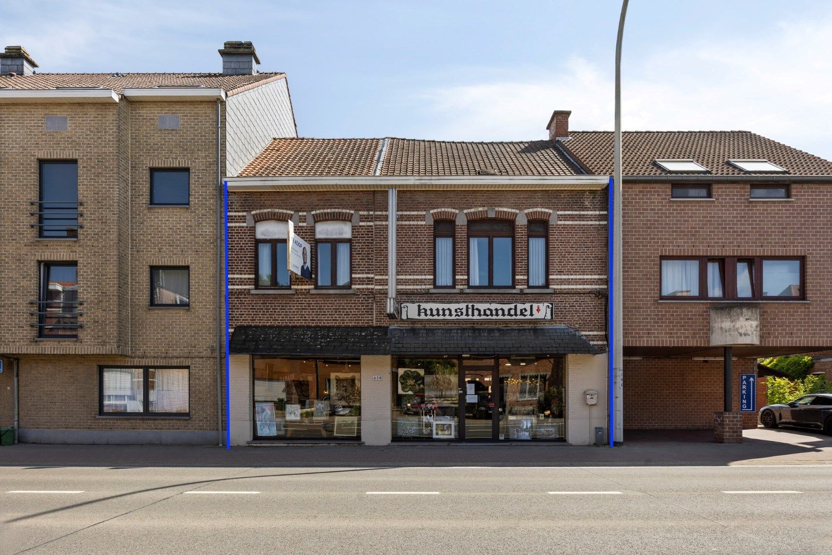 Hoofdfoto van de publicatie: Goed gelegen handelshuis met woonst, tuin en loods in Kessel-Lo – uitstekende visibiliteit en bereikbaarheid
