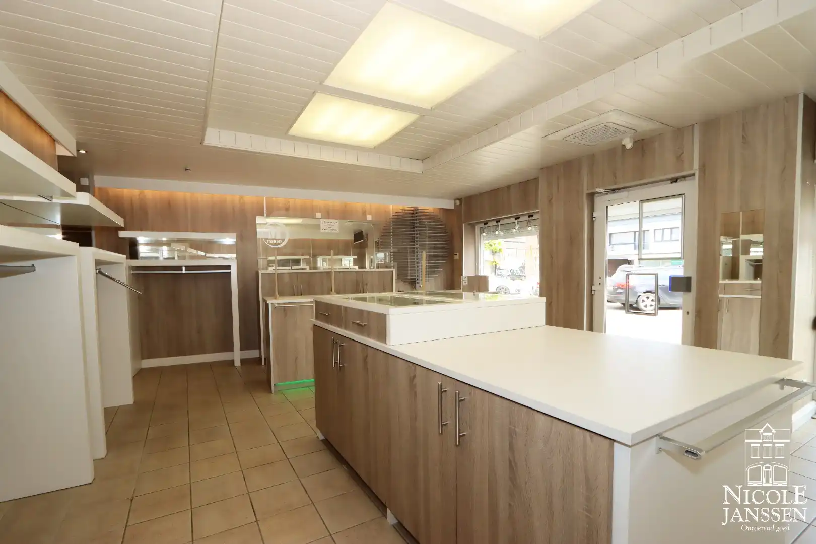 Toffe instapklare en ruim ingedeelde woning met leuk tuintje en carport foto 15