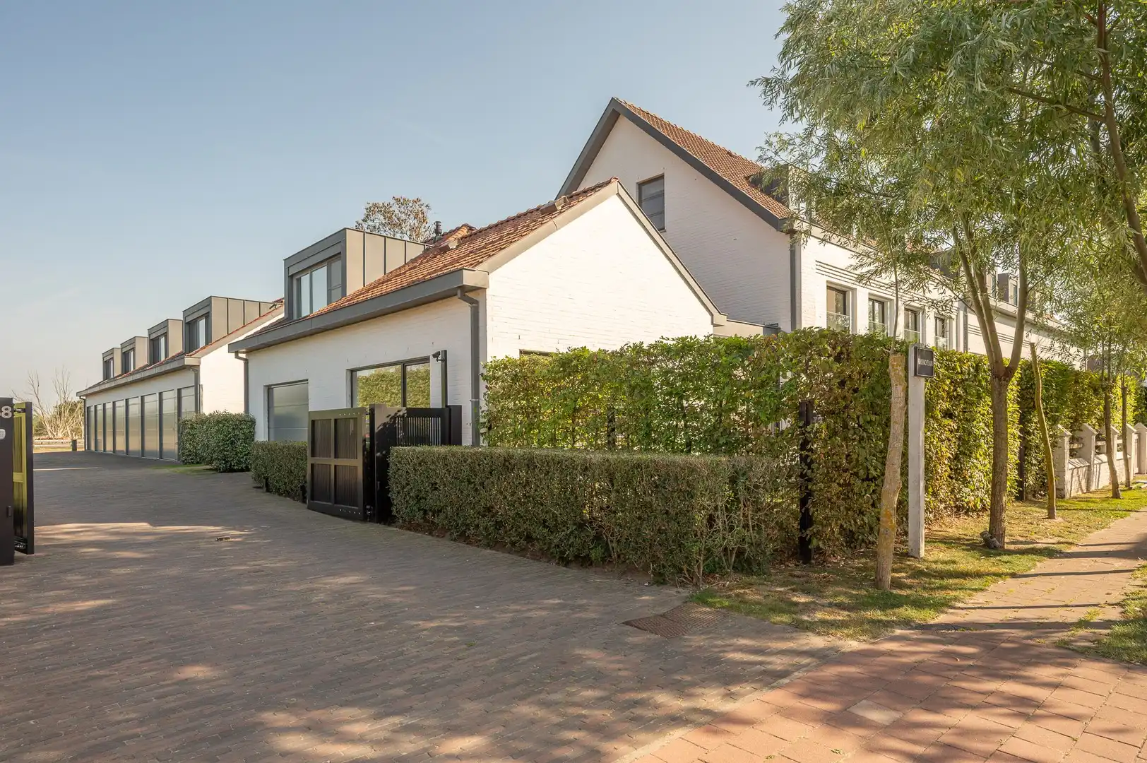 Prachtige, lichtrijke woning vlakbij het pittoreske Oosthoekplein in het Zoute op wandelafstand van de zee en het Zwin. foto 2