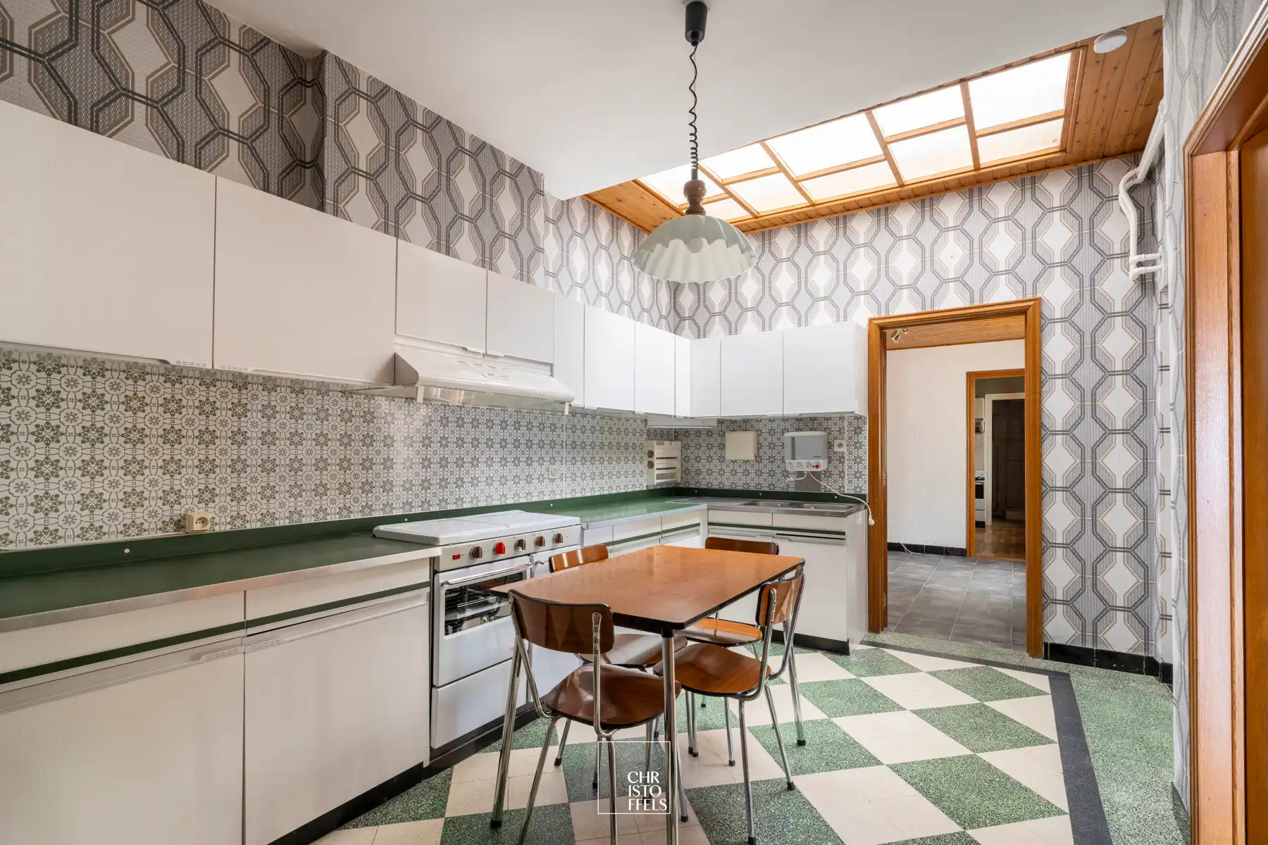 Te renoveren woning (199m²) in een rustige woonomgeving te Lanaken! foto 6
