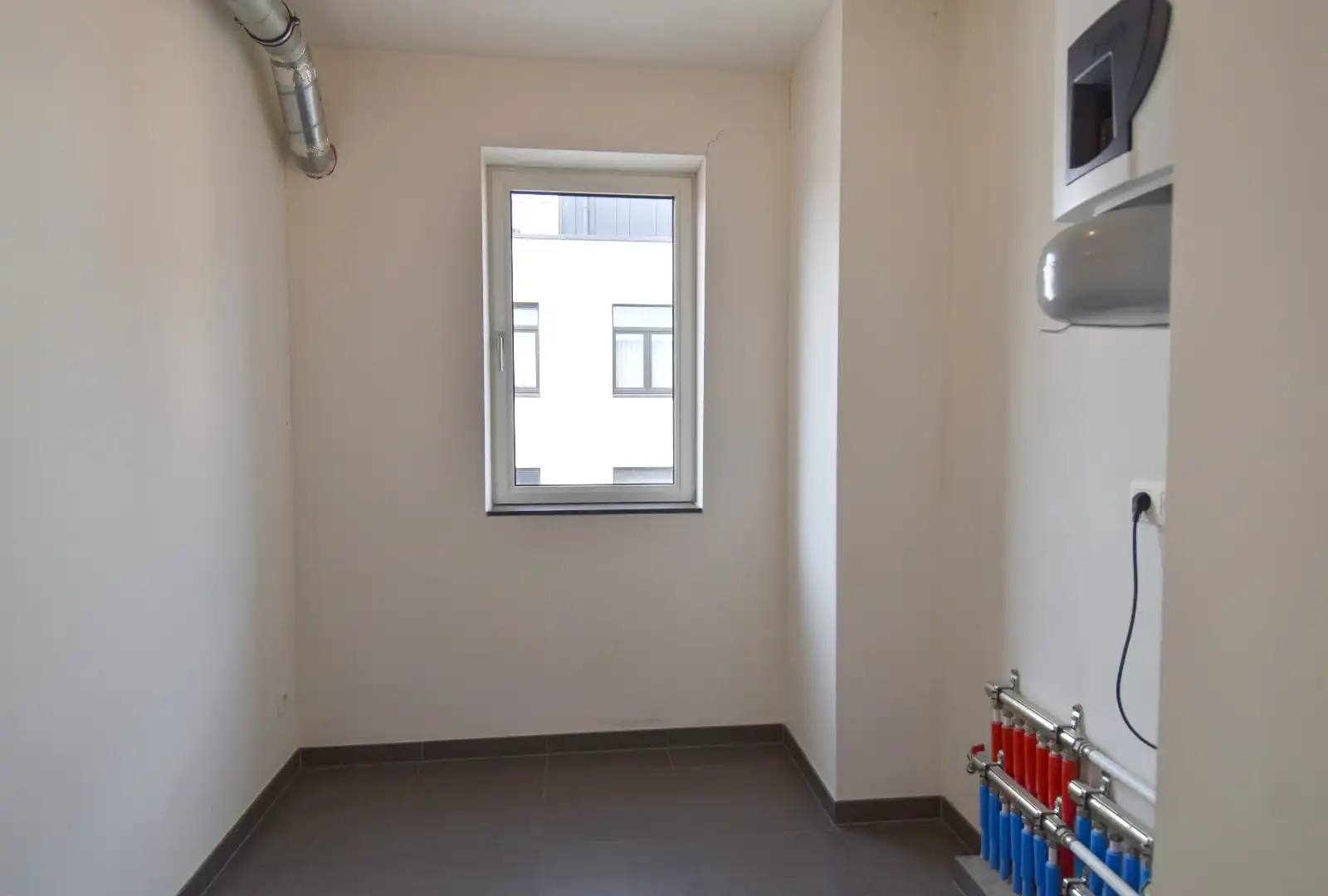 Instapklaar 2-slaapkamerappartement op toplocatie nabij het centrum van Kortrijk foto 8