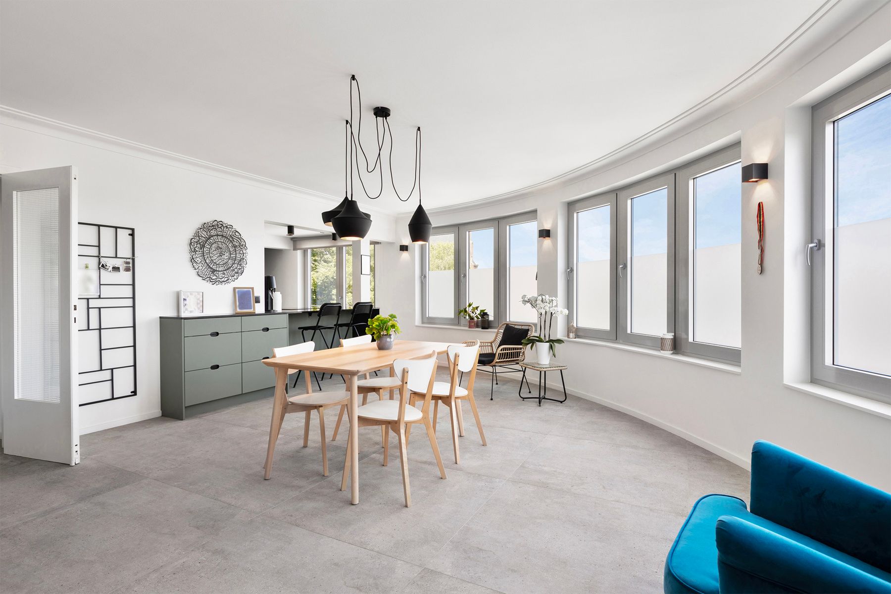 Stijlvol gerenoveerd appartement met 2 slaapkamers & kelder! foto 2