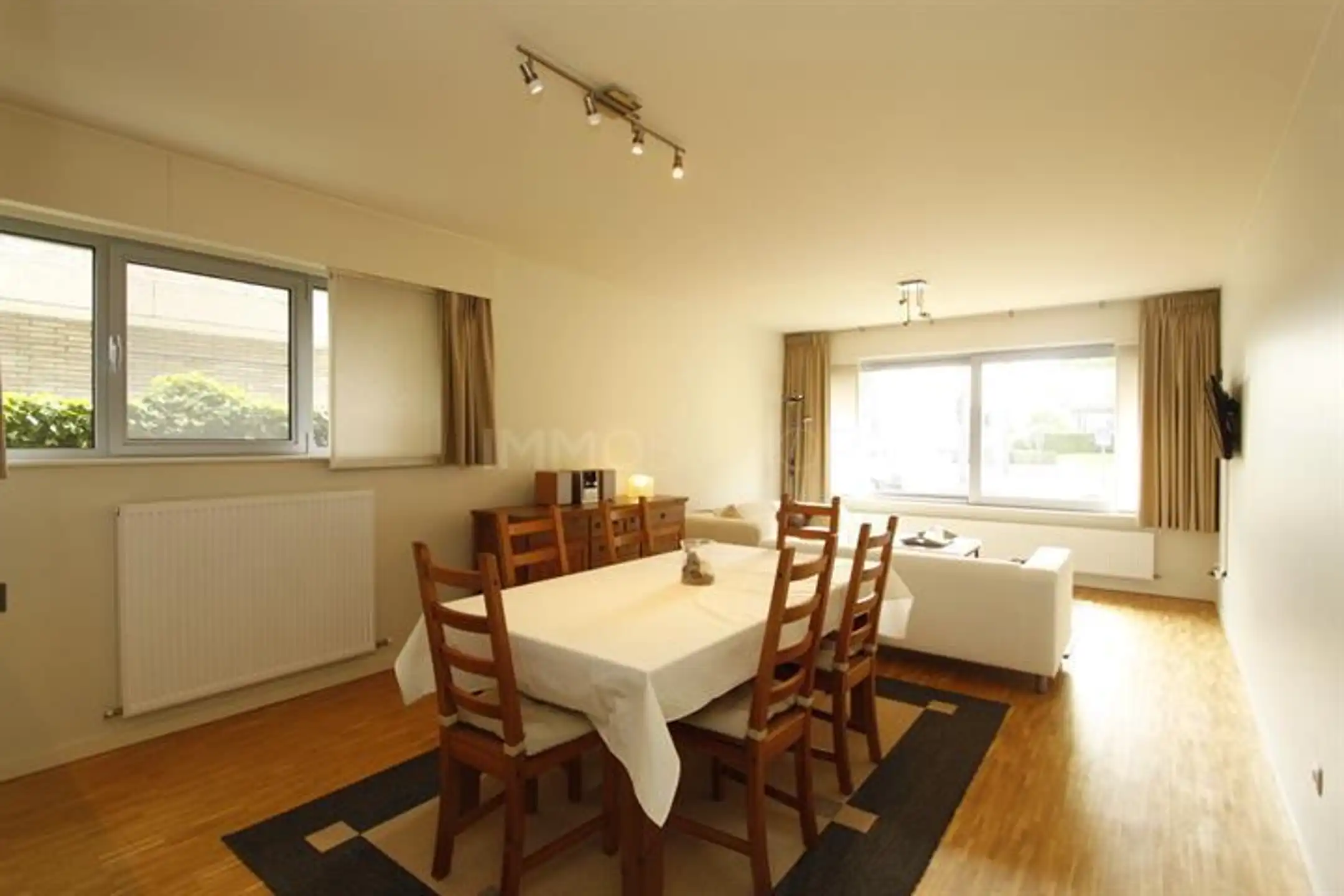 Gelijkvloers appartement met 2slkp en grote tuin foto 9