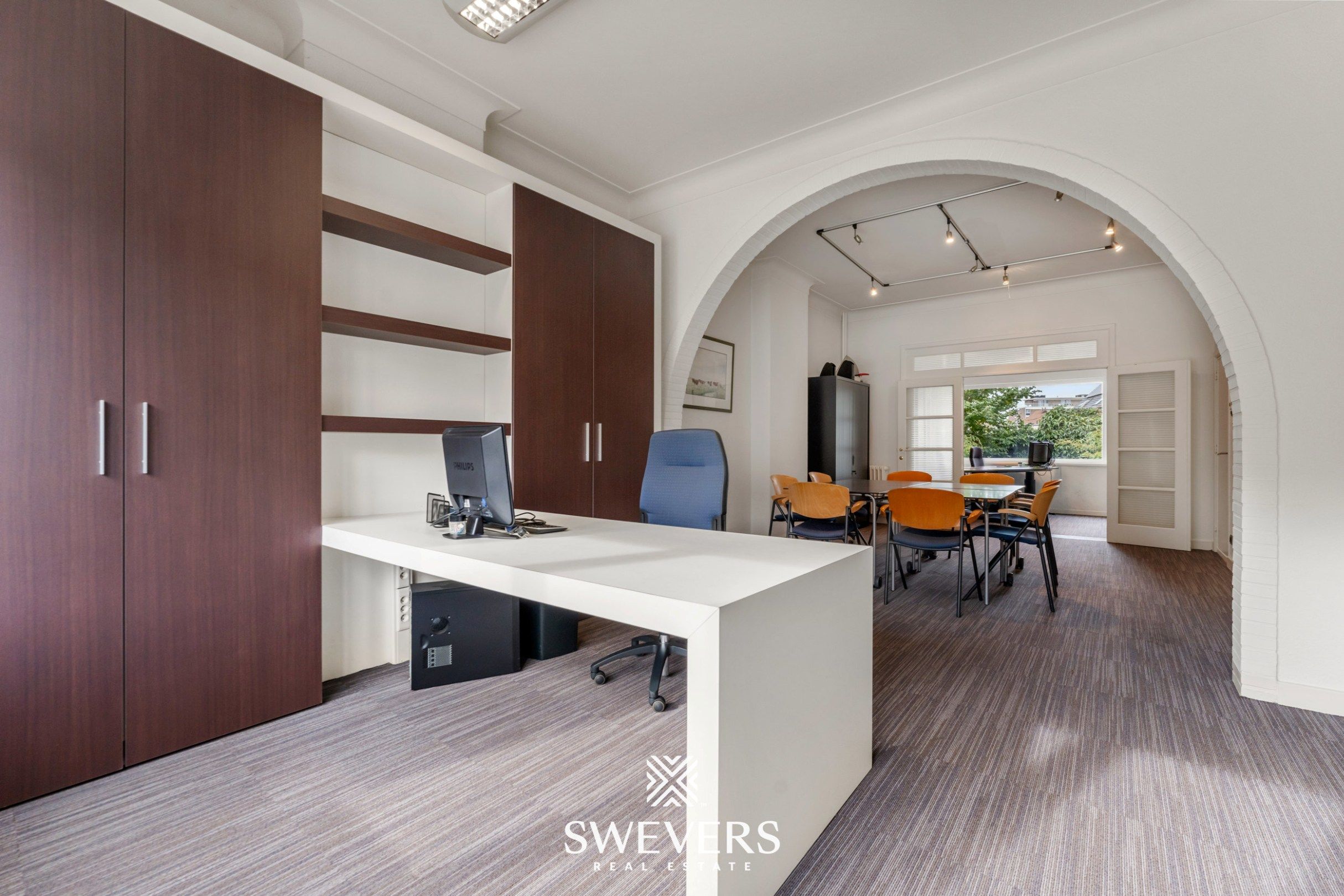 Stijlvol herenhuis met kantoorruimte en 3 slaapkamers in hartje Hasselt foto 2