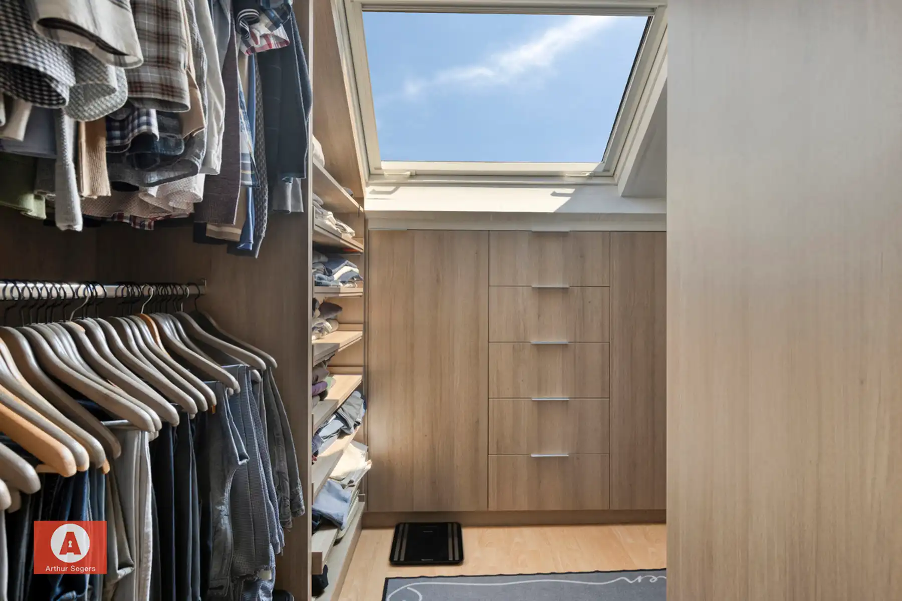 Unieke multifunctionele eigendom (woning met werkplaats) foto 16