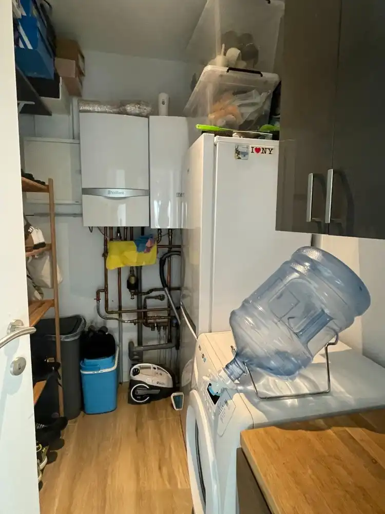 Instapklaar en polyvalent handelspand met 2 handelsruimten en ruim appartement foto 16