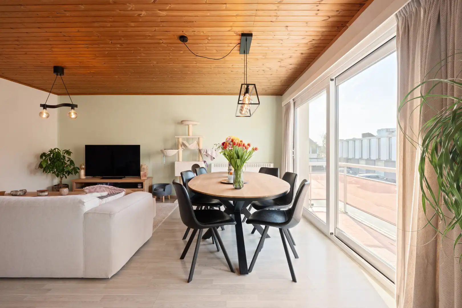 Ruim appartement met 3 slaapkamers, terras en garage in centrum Overmere foto 4