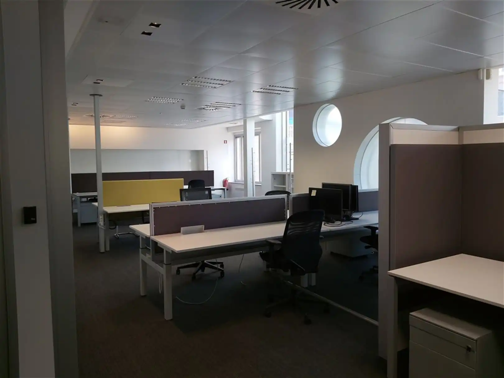 Kantoorgebouw foto 7
