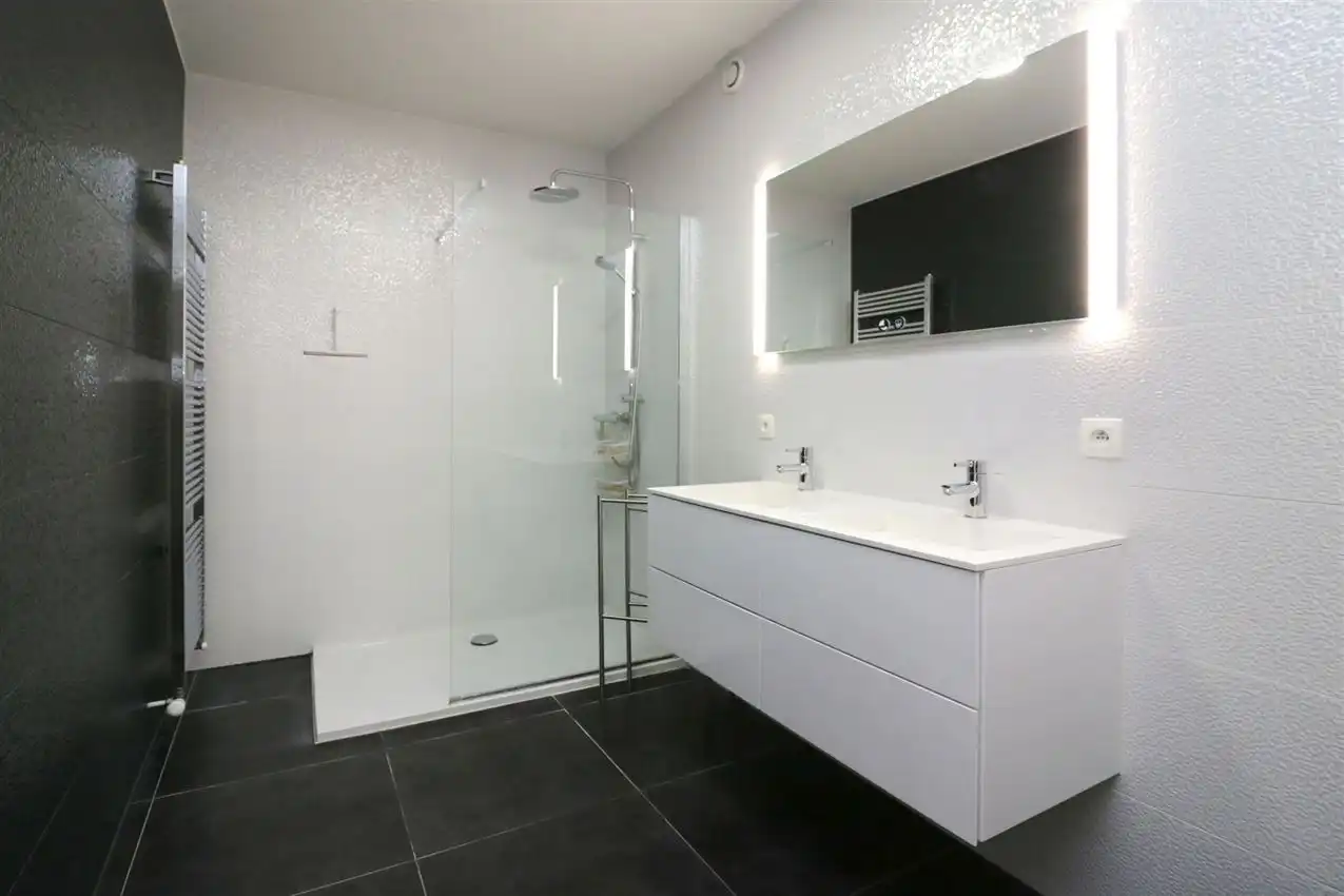 App. met 2 slpk., terras en autostaanplaats, rustig gelegen foto 16