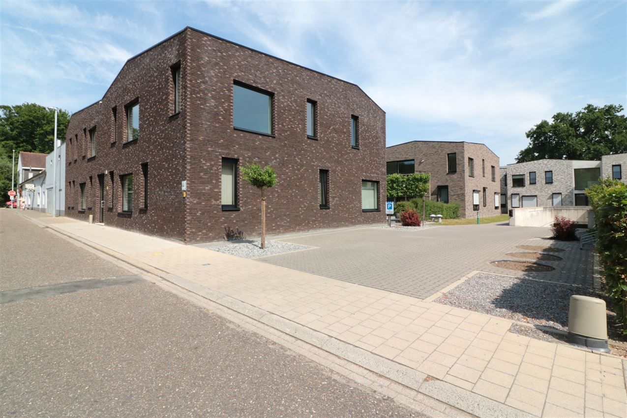 3 appartementen en 4 autostaanplaatsen foto 52