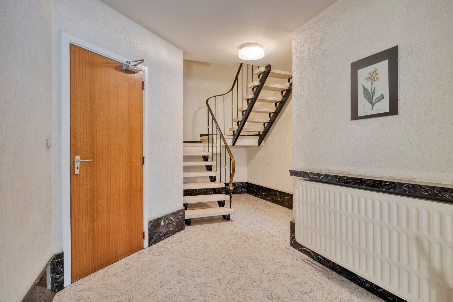 Volledig vernieuwd APP (110m2) met 2 slks, bureau, ruim terras en inpandige parkeerplaats! foto 19