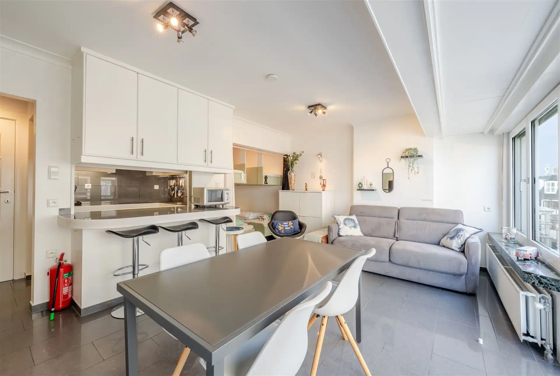 studio foto {{pictureIndex}}