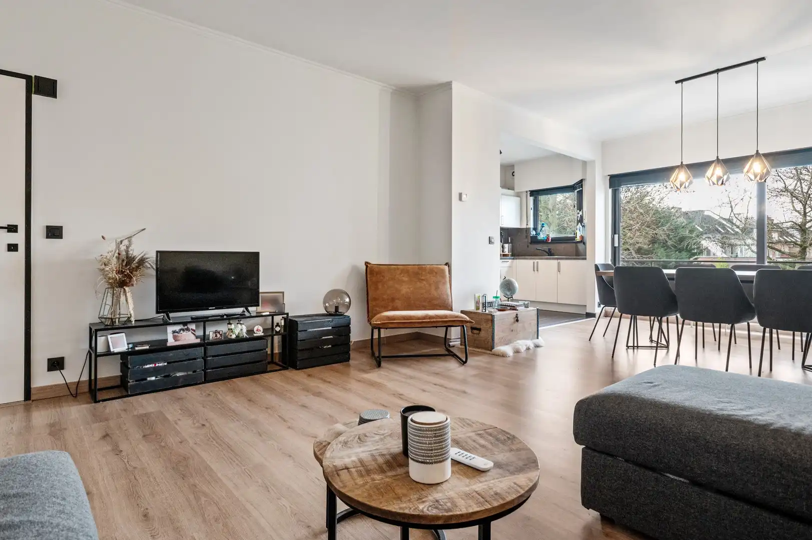 Lichtrijk, ruim appartement vlak bij centrum van Ekeren foto 5