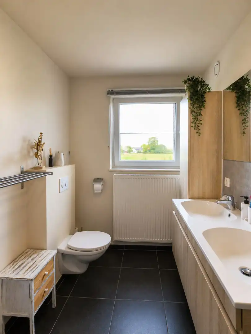 ZEER ENERGIEZUINIGE HOB IN CENTRUM LOTENHULLE MET 3 SLPKS, DUBBELE CARPORT & TUIN foto 10