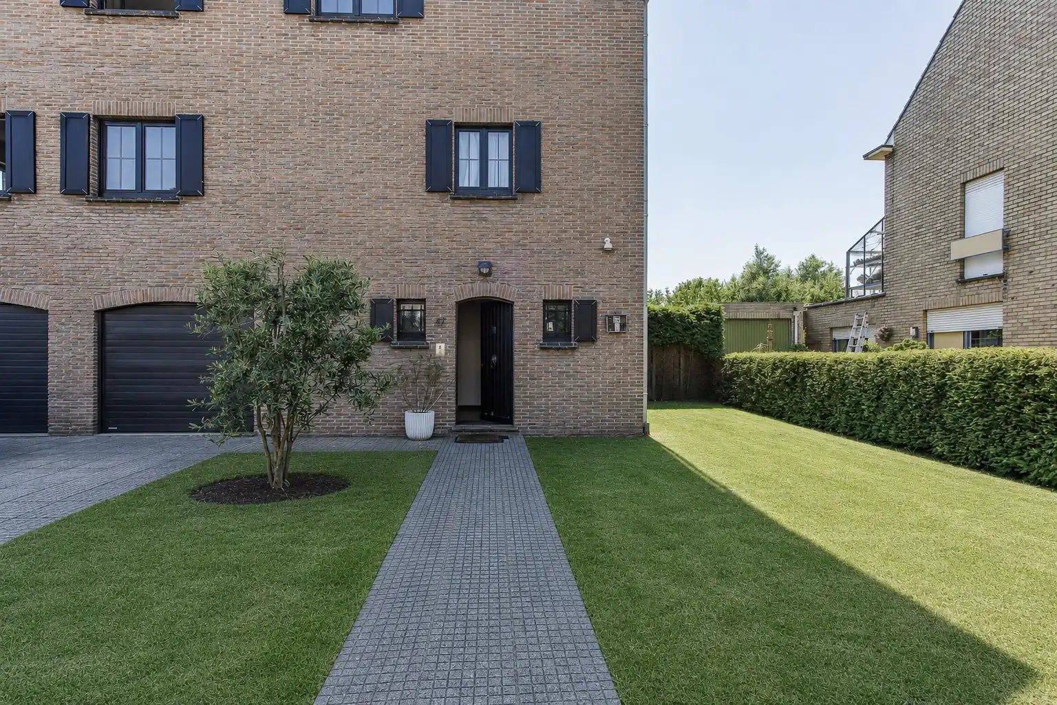 Te koop: Ruime gezinswoning (halfopen bebouwing) met dubbele garage – Willem Tellstraat 47, Uitkerke foto 2