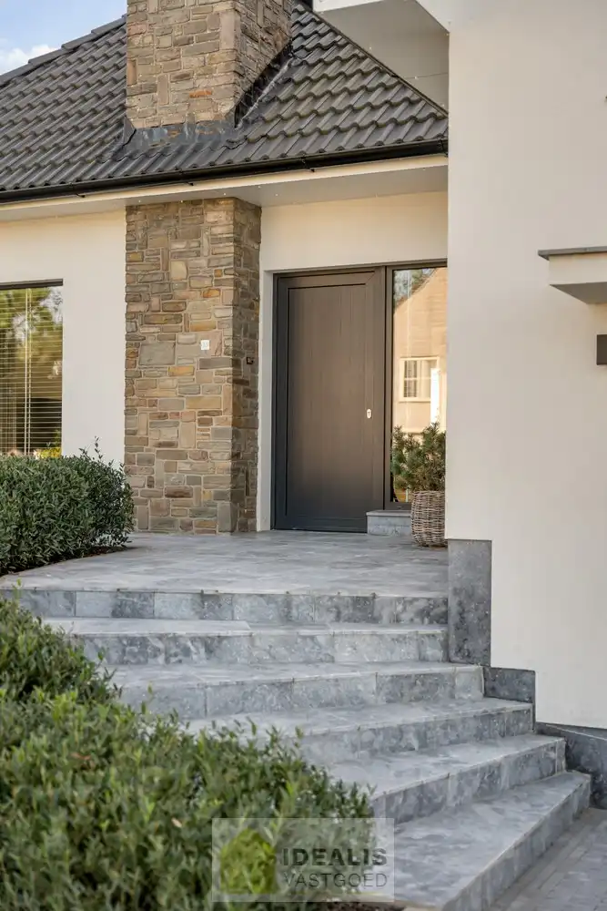 IDEALIS VASTGOED – Een prachtige instapklare woning in het fijne Hamont op een steenworp van de NL-grens! foto 3
