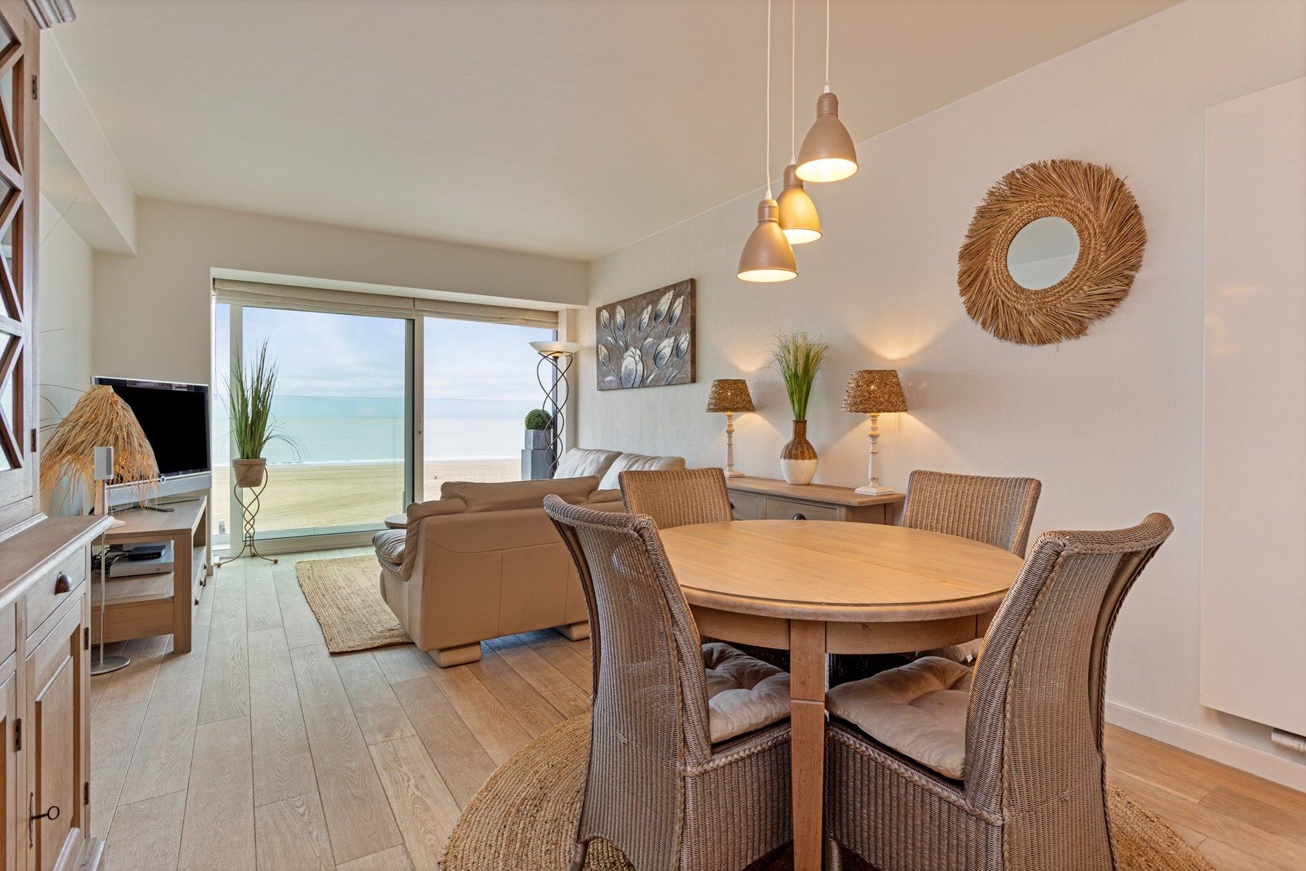 Gezellig één slaapkamer appartement met frontaal zeezicht gelegen op het Rubensplein te Knokke. foto 6