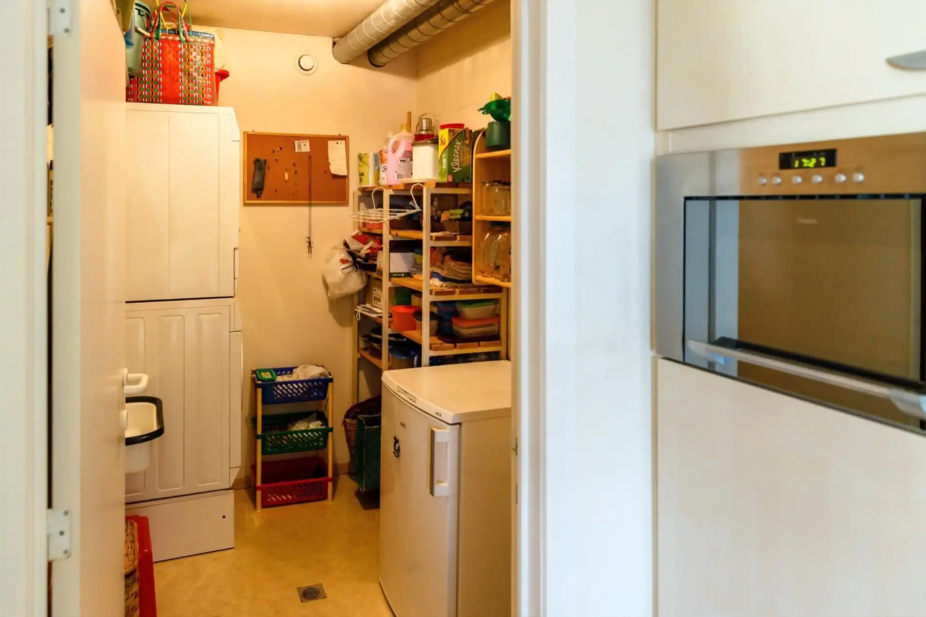 Verzorgd 2-slaapkamerappartement TE KOOP inclusief garage en autostaanplaats. foto 6