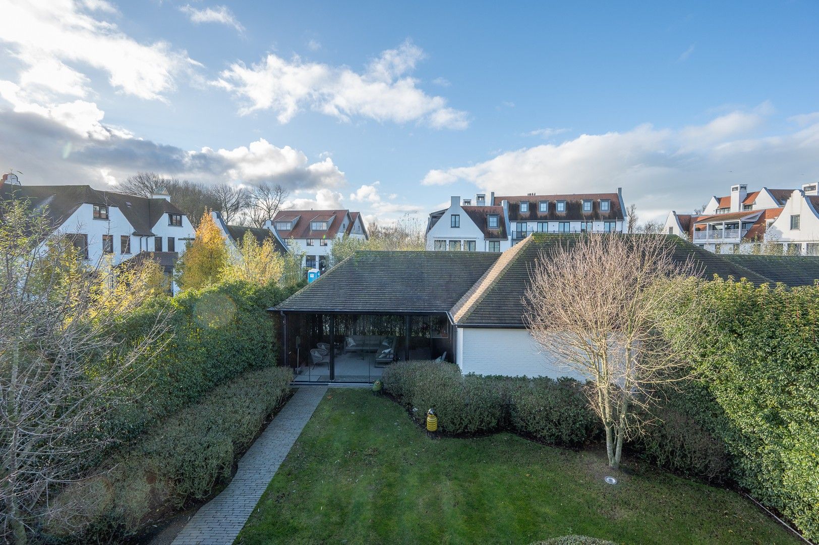 Recente villa gelegen in Duinenwater, in de nabijheid van de nieuwe golf te Knokke en het meer van Duinenwater. foto 12