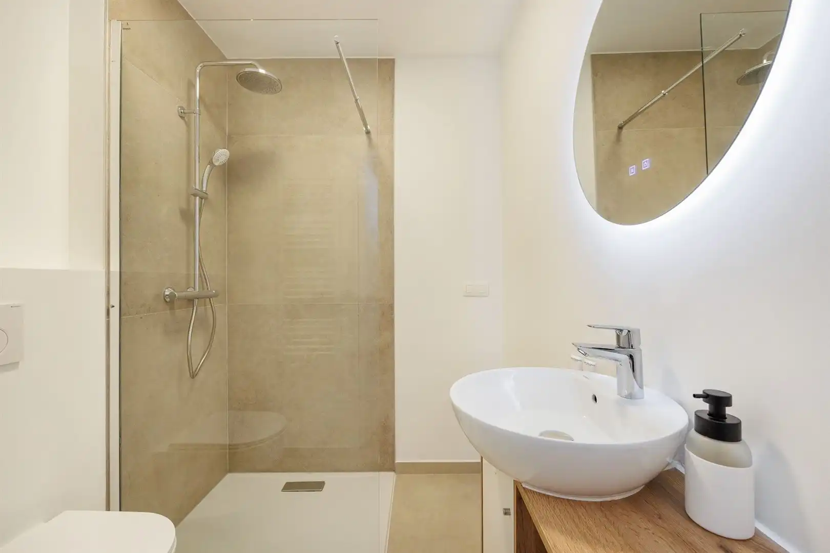 EPC B! Prachtig gerenoveerd appartement in doodlopende straat zonder bovenburen foto 15