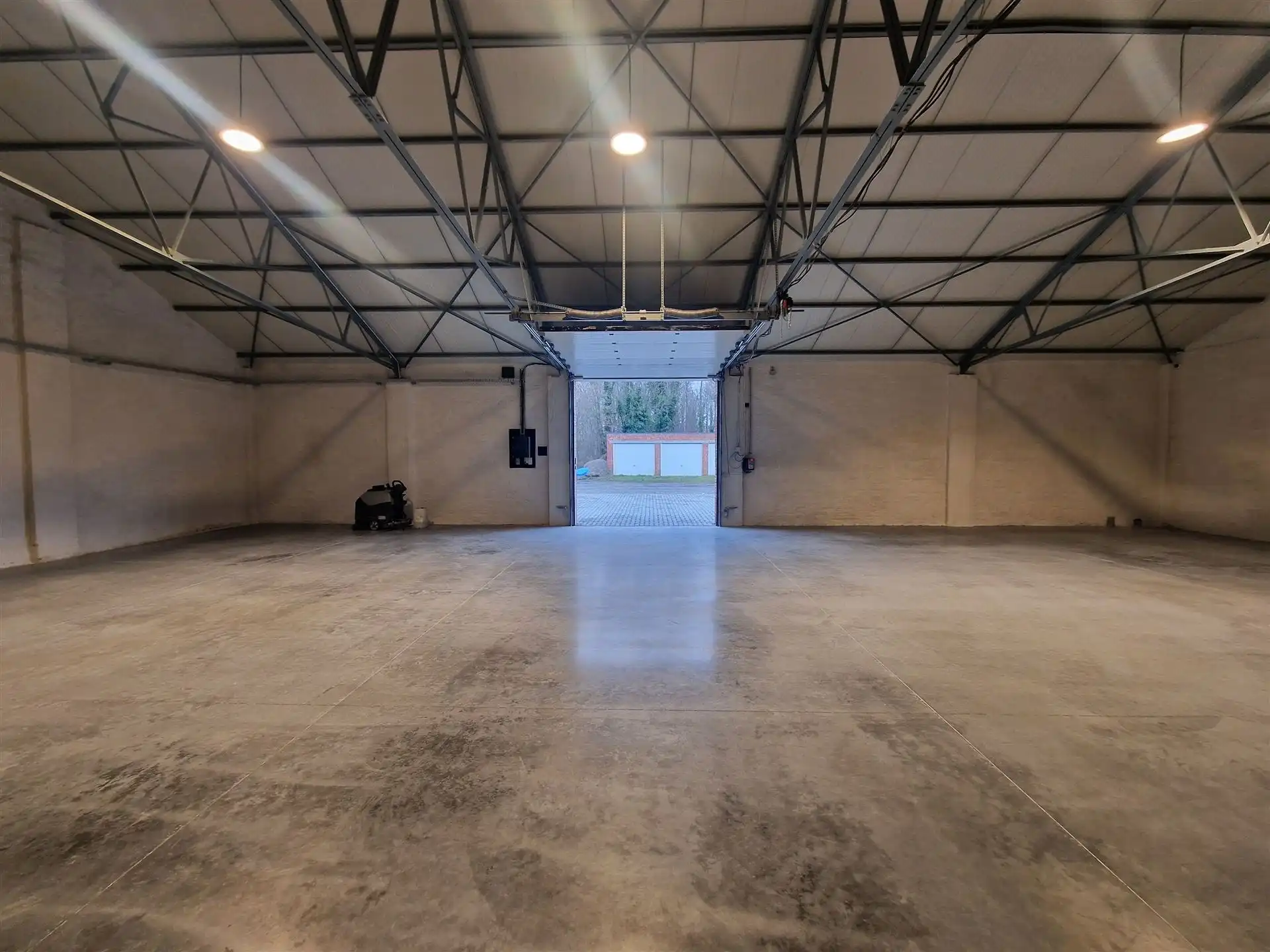 MULTIFUNCTIONEEL MAGAZIJN TE KOOP foto 5