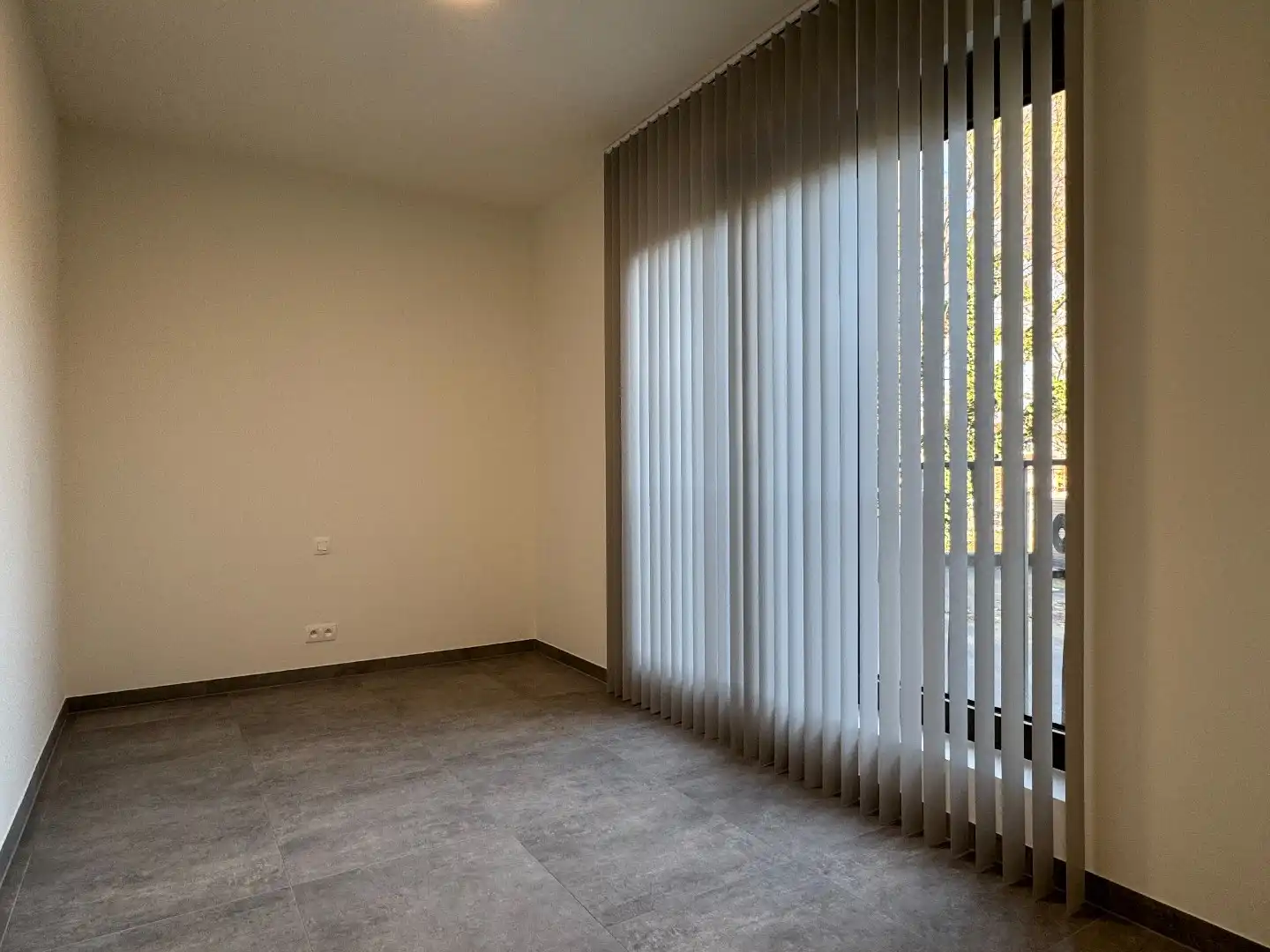 VOLLEDIG AFGEWERKT NIEUWBOUWAPPARTEMENT MET 2 SLAAPKAMERS, TERRAS, ONDERGRONDSE AUTOSTANDPLAATS EN KELDERBERGING IN RESIDENTIE "DE KWINT" TE ZONHOVEN  foto 8