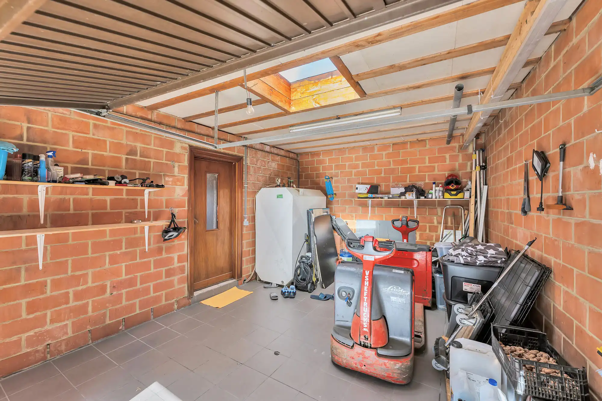Goed onderhouden woning met garage foto 15