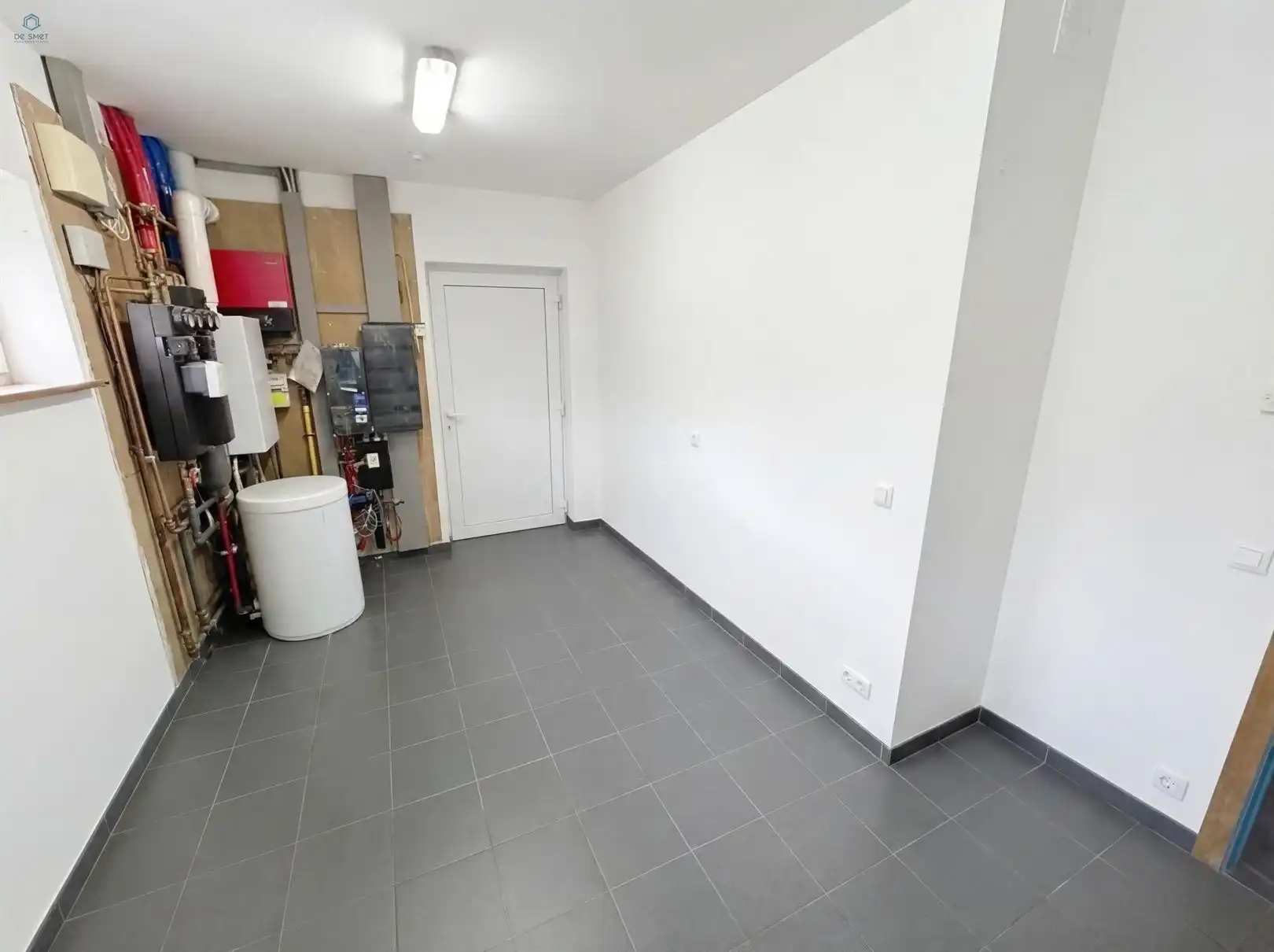 Instapklare moderne villa met 4 slaapkamers, zwembad en ruime tuin foto 10