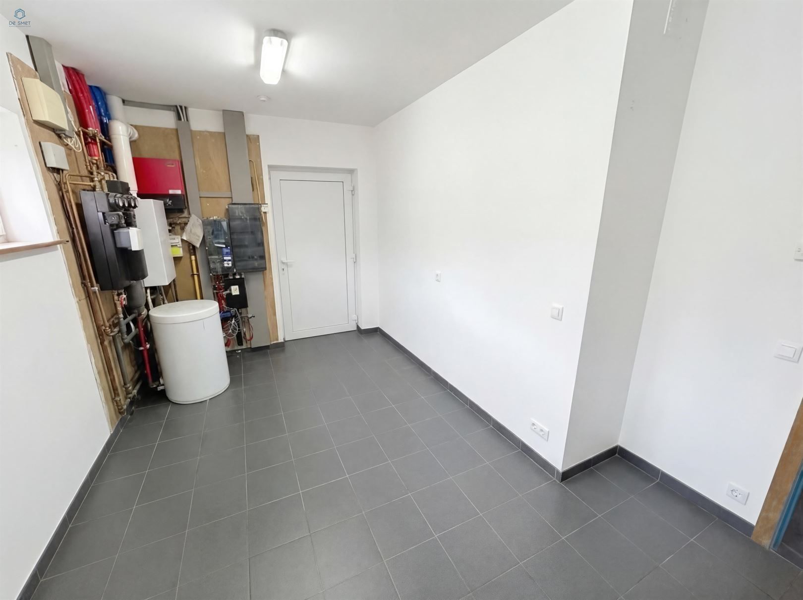 Instapklare moderne villa met 4 slaapkamers, zwembad en ruime tuin foto 10