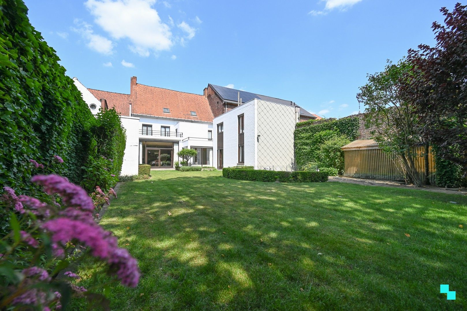 Wonen in erfgoed, zicht op het groen, midden in de stad Izegem. foto 25