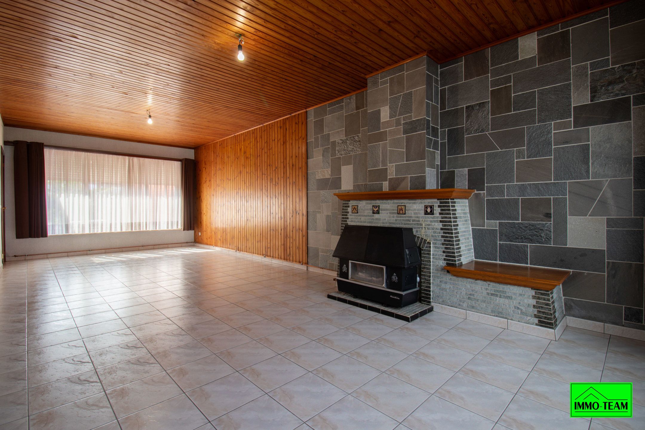 Solide, goed onderhouden 2-gevelwoning met tuin en garage foto 2