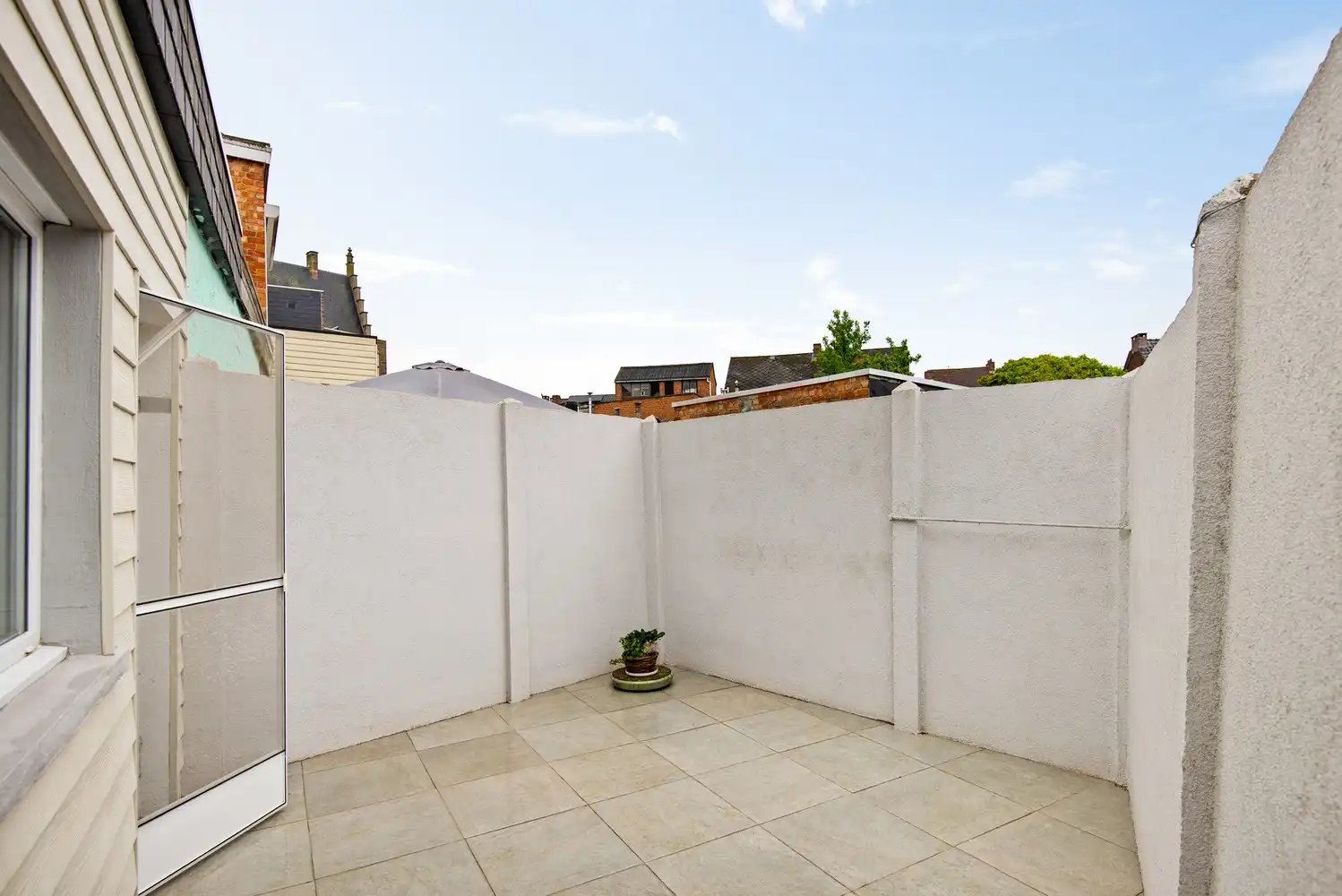 Te renoveren woning met drie slaapkamers en een garage in Kessel foto 3