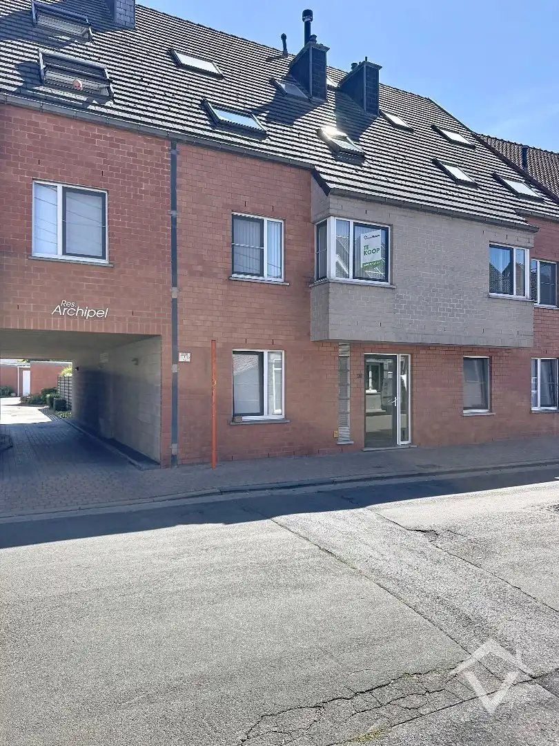Instapklaar appartement met 2 slaapkamers en garage in centrum Torhout foto 2