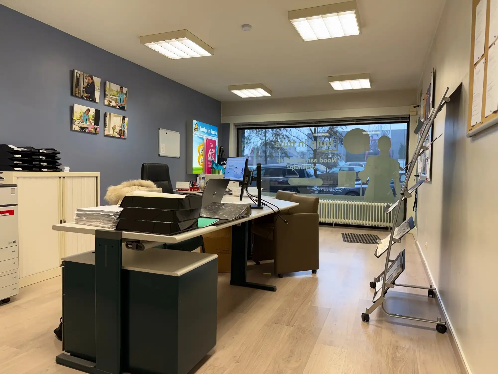 Centraal gelegen handelspand / bureel rechtover grote stadsparking | Olmstraat foto {{pictureIndex}}